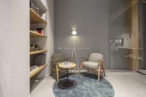 现代设计风格大办公室装修吊顶图片