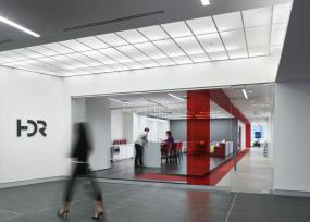 现代办公室吊顶设计装修实景图