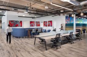 简约现代办公室风格铝板吊顶装修效果图片