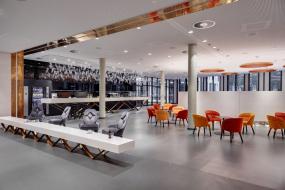 吊顶装饰现代办公室装修效果图