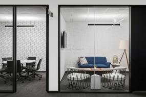 现代简约小型办公室设计图