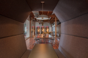 工业风老总办公室装修效果图