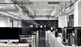 科技型办公室装修实景图