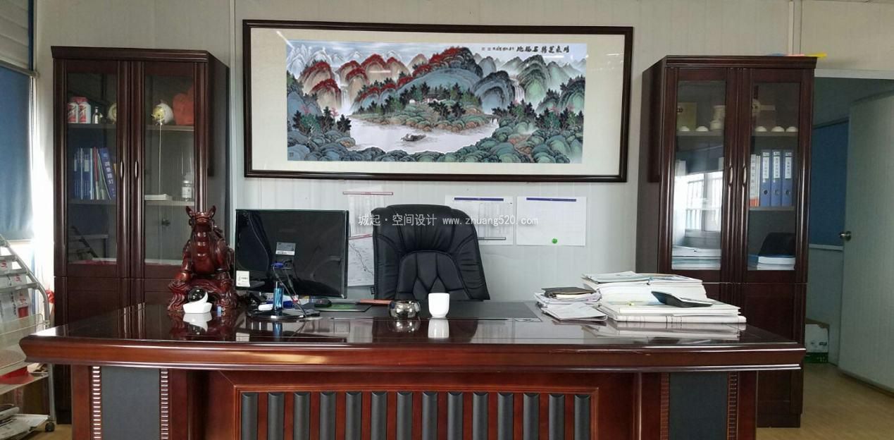 办公桌摆放物件