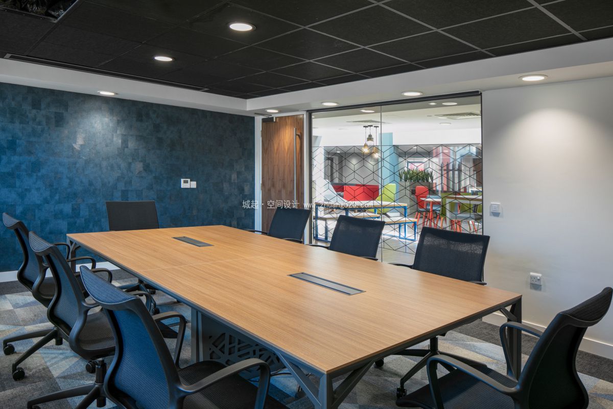 小型办公室装修显大的技巧