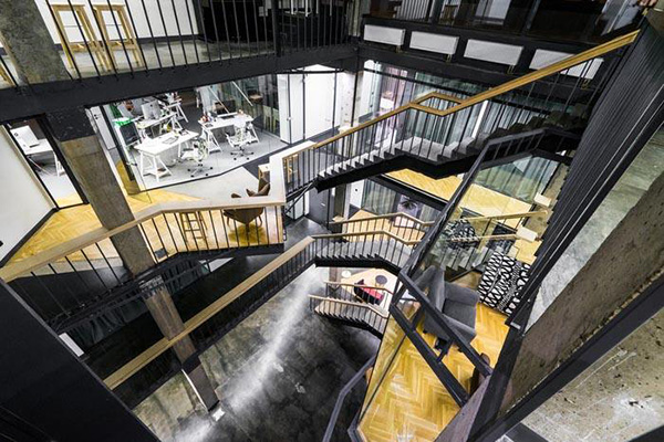 LOFT<a href=http://www.pushieschiropractic.com target=_blank class=infotextkey>办公室装修</a>效果图片