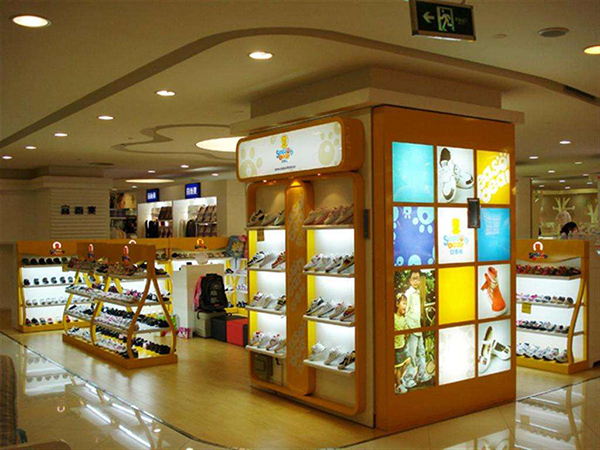 童鞋<a href=/pictrue/zmd target=_blank class=infotextkey>专卖店装修效果图</a>片