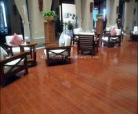 为什么办公室木地板会大面积翘边起拱？