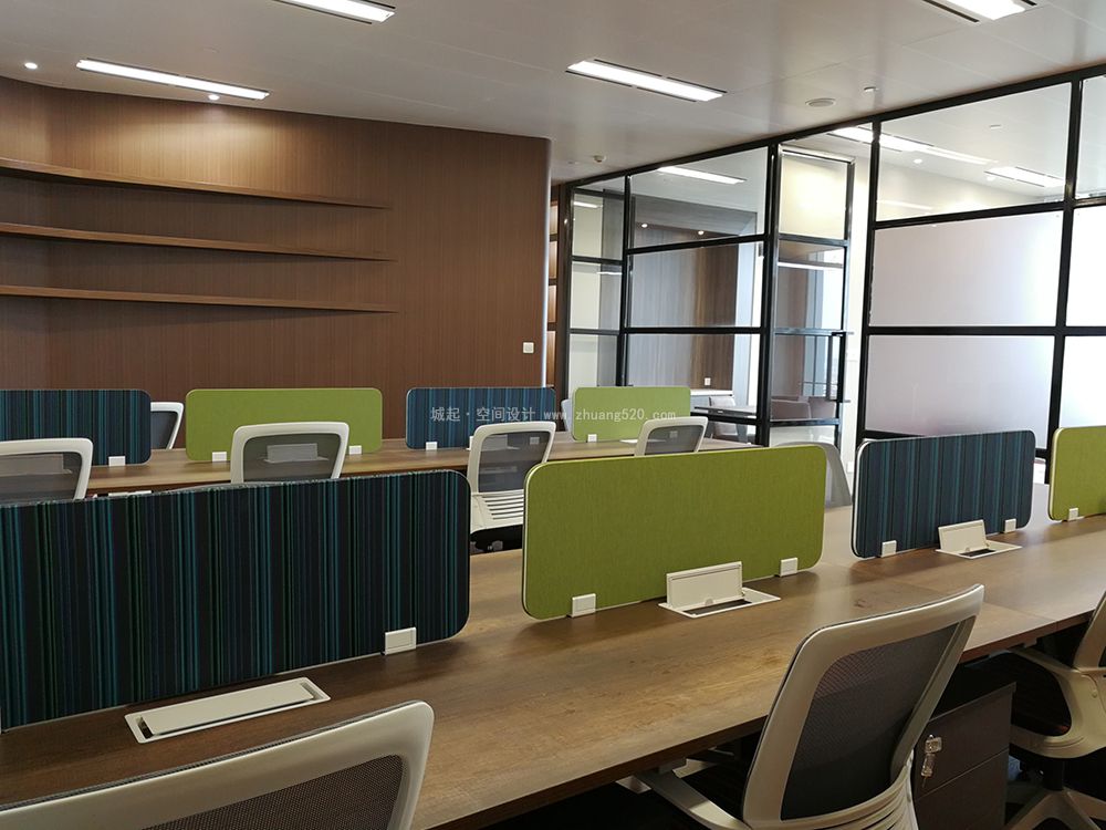 商务稳重风办公室洽谈区设计效果图,办公室洽谈区设计效果图