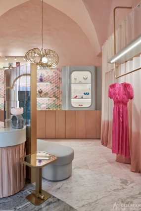 女装店装饰实景图,女装店装饰布局图