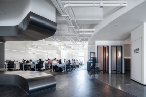 裸顶开放区办公设计图片