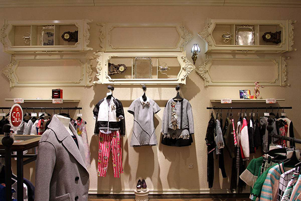 <a href=/pictrue/fzd target=_blank class=infotextkey>服装店装修效果图</a>片