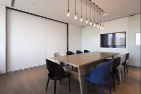 白色极简办公室会议室装修效果图