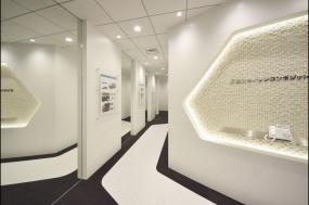 现代科技公司走道装修隔断效果图片