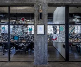 loft风格办公室隔断墙装修效果图片