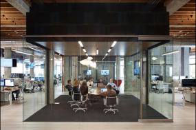 loft会议室玻璃隔断装修效果图片