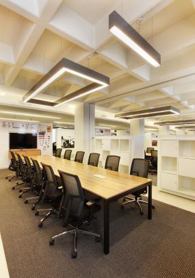 80平米办公室小会议室装修设计效果图