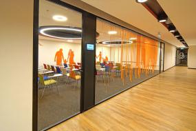 办公室玻璃隔断墙效果图片大全