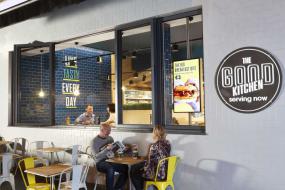 国外连锁便利店室内货柜装修设计图片