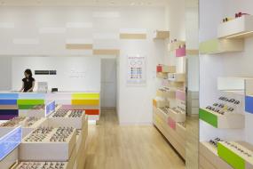 最新的眼镜店装修效果图