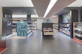 小型连锁便利店货架装修设计图片