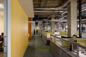 高档办公室高隔断装修欣赏