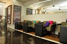 小型美甲店面设计装修图