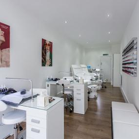 现代风格美甲店室内装修图片