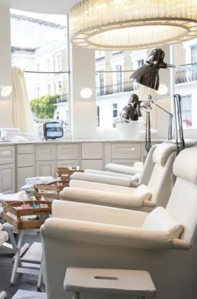 美甲店装修风格店面设计图片