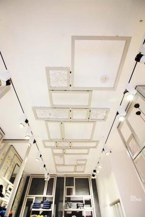 婴童装店门头装修效果图