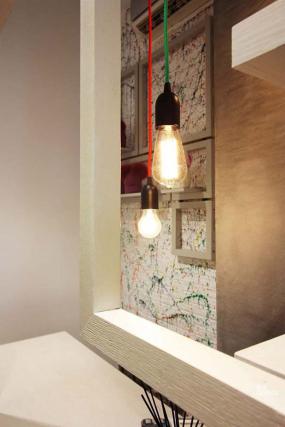 童装店浅色木地板简装修效果图