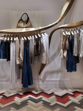 女装专卖店设计效果图