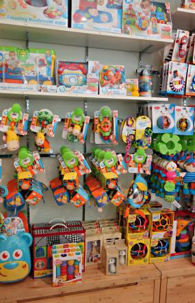 现代孕婴店室内装修效果图