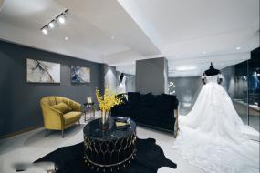 清新时尚吊顶婚纱店店面装修图