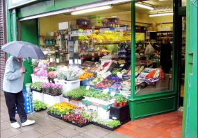 国外水果店面装修效果图