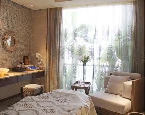 中式spa会所前台原木地板装修效果图片