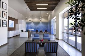 小型办公室室内前台装修图