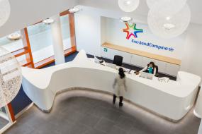 高档办公室前台装修图