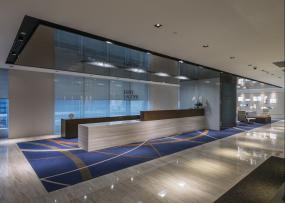 现代办公室室内前台装修图