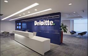 温馨小办公室前台黄色墙面装修效果图片