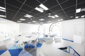 现代简约办公室门面装修图