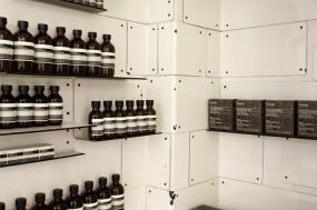 大型化妆品店室内设计效果图