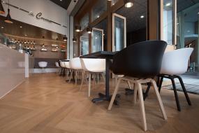 甜品店店面双开门装修效果图片