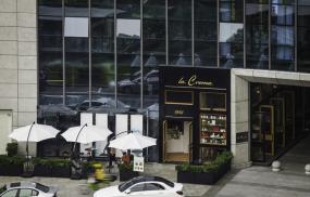 甜品店店面艺术吊顶装修效果图片