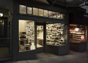 化妆品店室内地砖装修图片