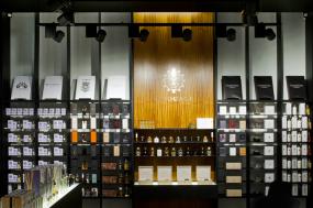 时尚商场化妆品店装修效果图