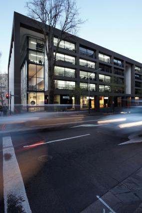 25平米的眼镜店装修效果图