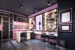 大型化妆品店室内设计效果图欣赏