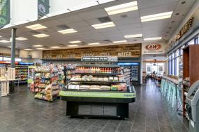 小型便利店货架装修设计图片