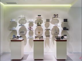 化妆品店室内吊顶装修图